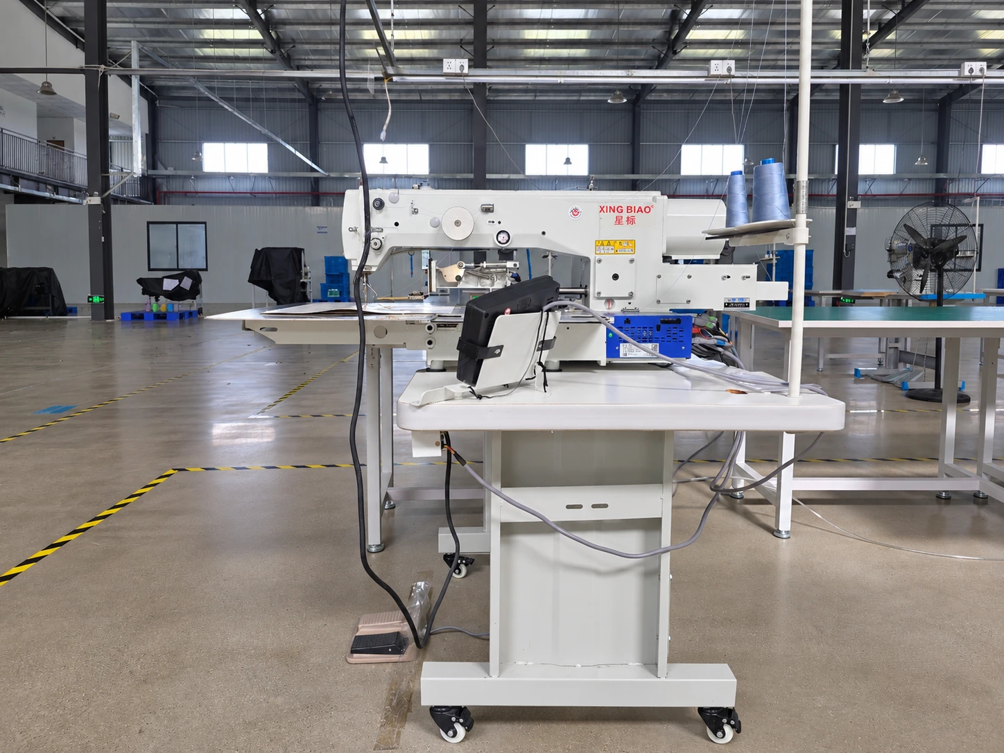 Computer-controlled pattern sewing machine