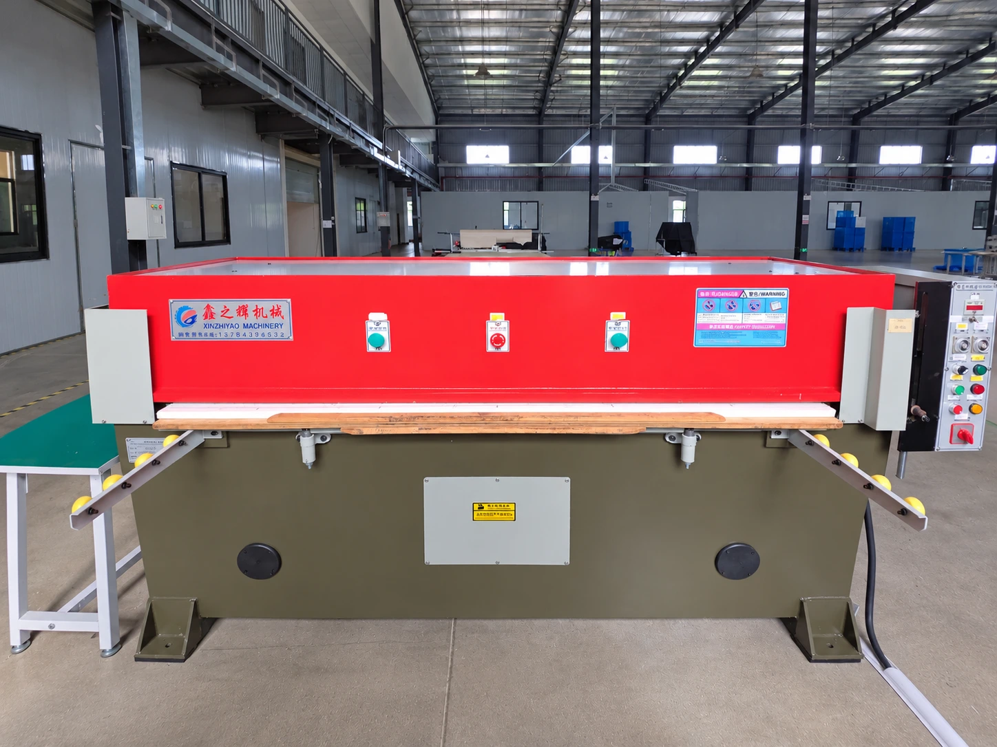 Hydraulic die-cutting machine